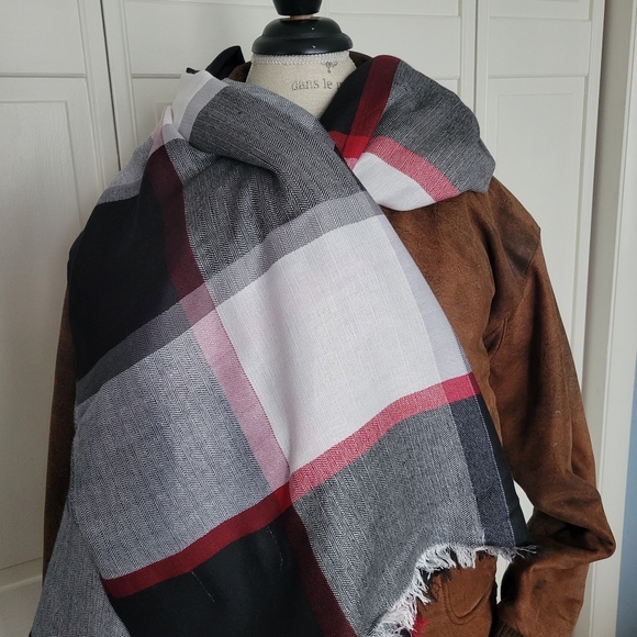 New Celtic Ore Wrap Scarf - Picture 13 of 13